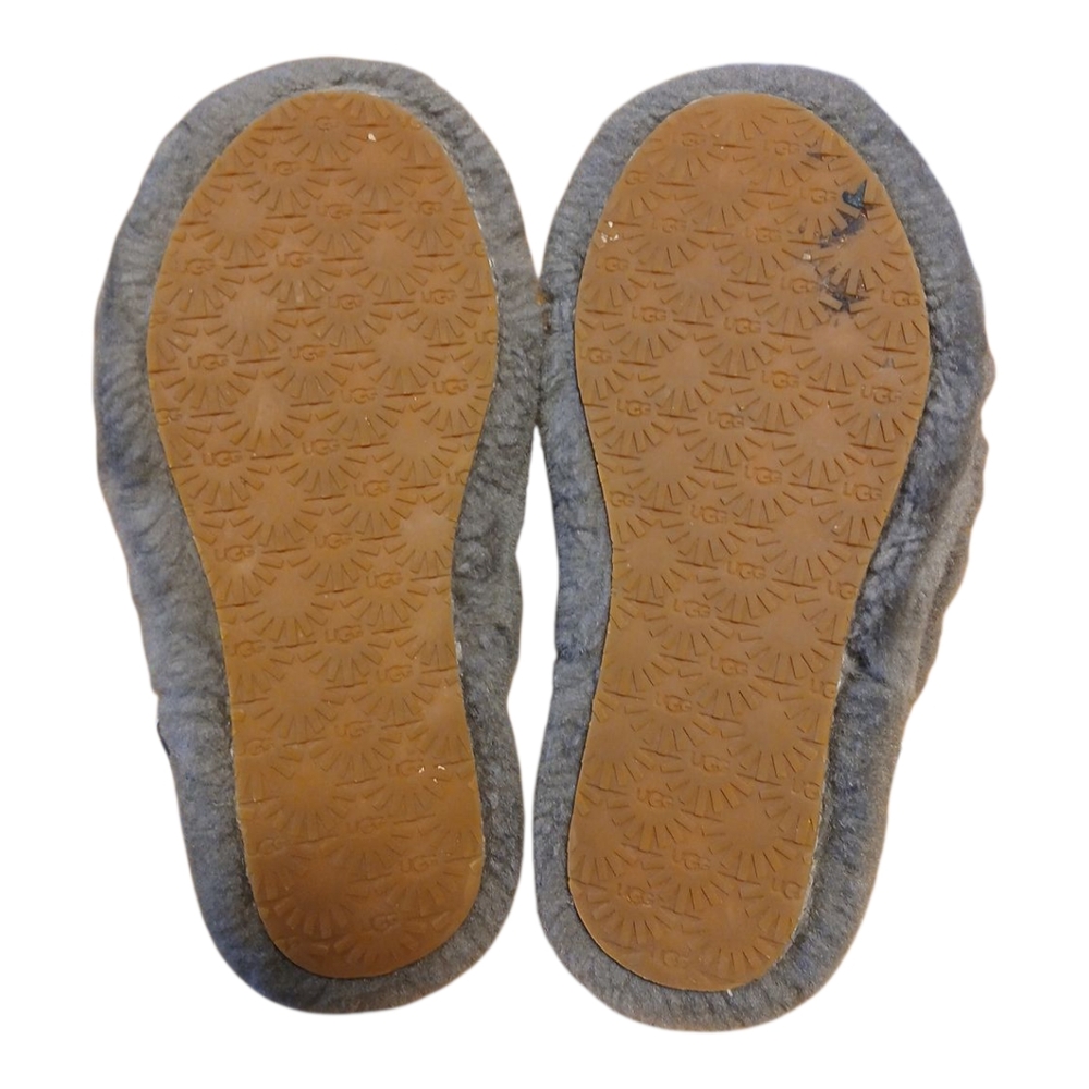 UGG Kids Gray Fluffy Slippers - Picture 5 of 7